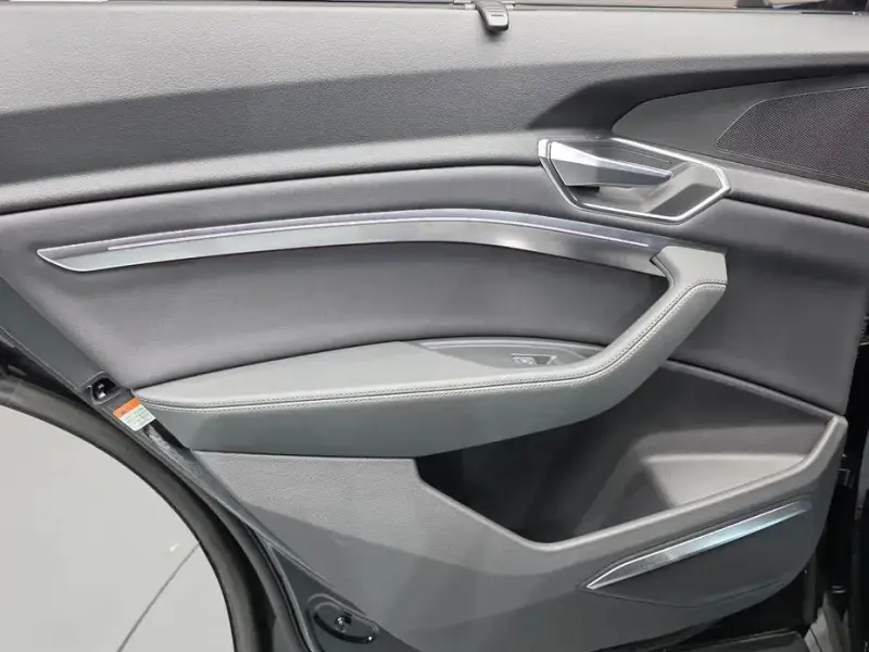 2023 Audi e-tron с пробегом 31 343 км