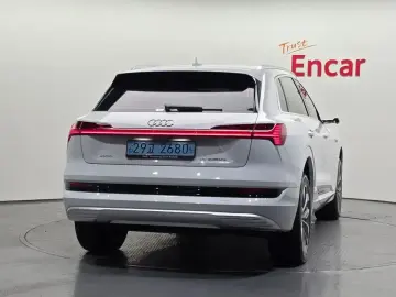 2022 Audi e-tron с пробегом 69 657 км