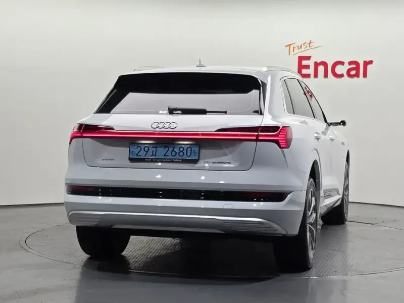 2022 Audi e-tron с пробегом 69 657 км