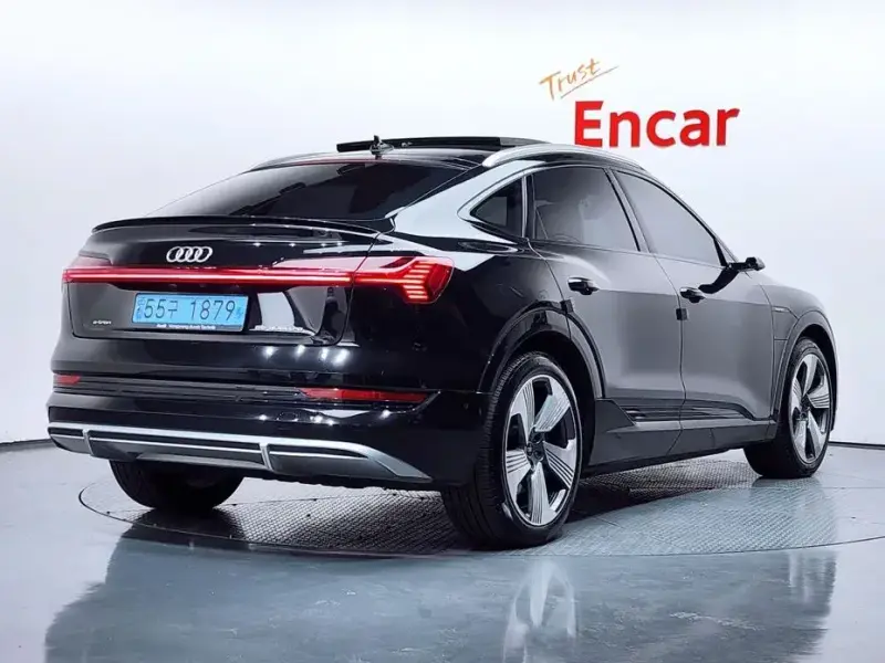 2021 Audi e-tron с пробегом 141 496 км
