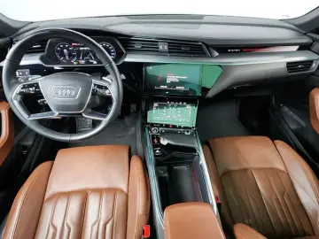 2021 Audi e-tron с пробегом 141 496 км