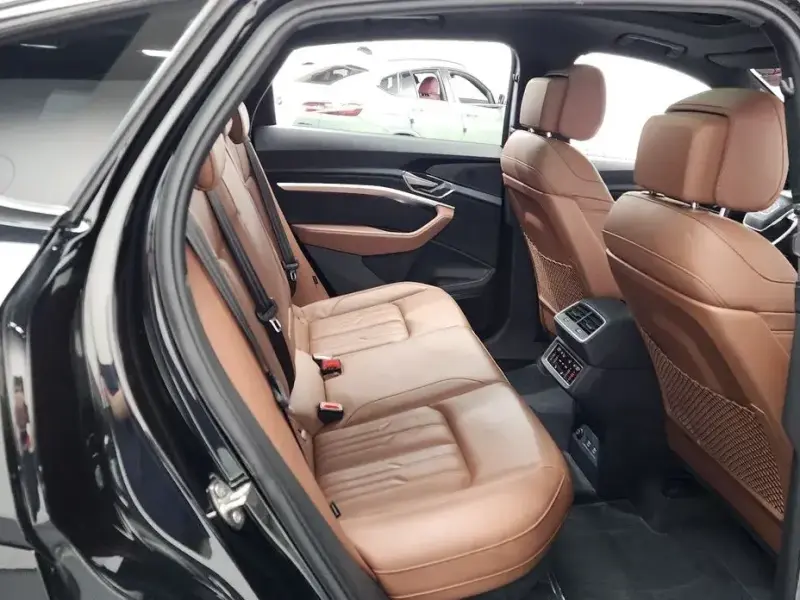 2021 Audi e-tron с пробегом 141 496 км