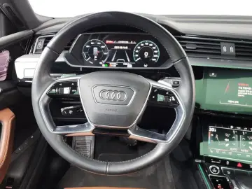 2021 Audi e-tron с пробегом 141 496 км