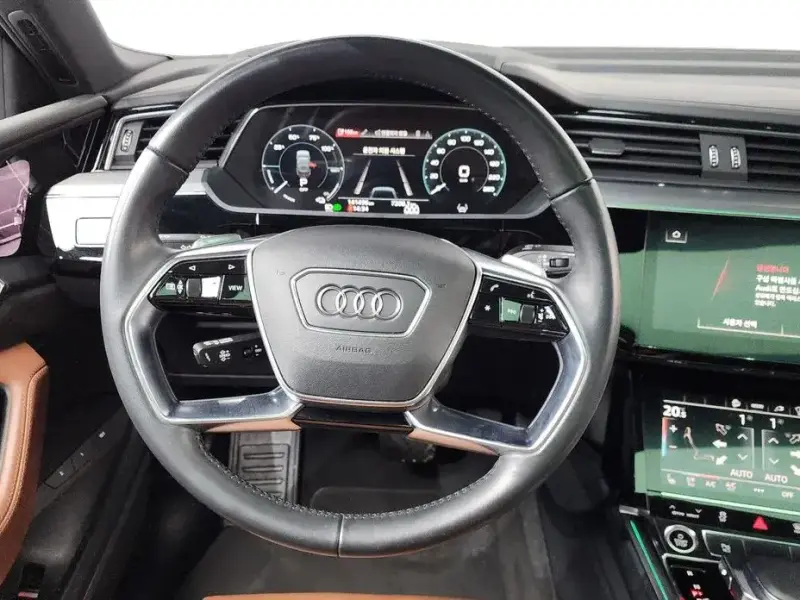 2021 Audi e-tron с пробегом 141 496 км