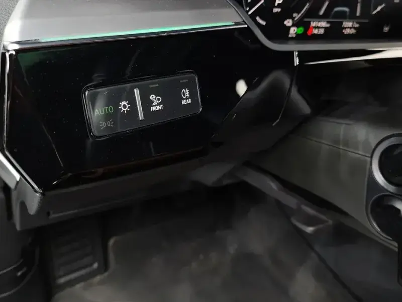 2021 Audi e-tron с пробегом 141 496 км