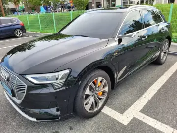2020 Audi e-tron с пробегом 142 000 км