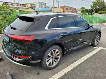 2020 Audi e-tron с пробегом 142 000 км