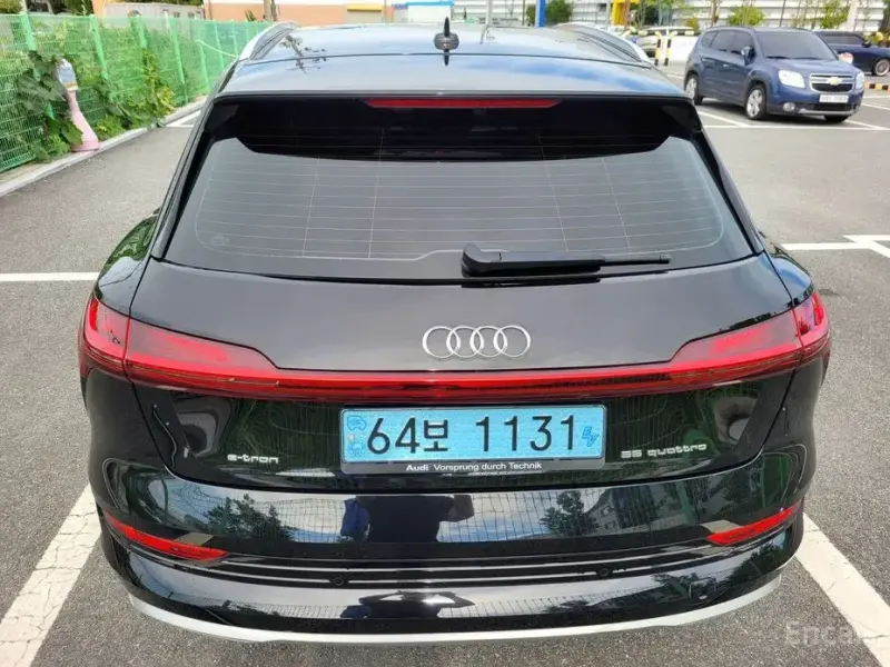 2020 Audi e-tron с пробегом 142 000 км
