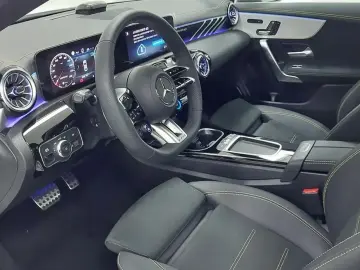2025 Mercedes-Benz CLA с пробегом 15 км