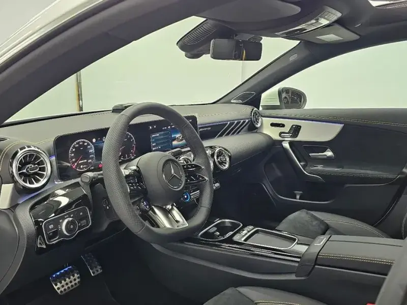 2025 Mercedes-Benz CLA с пробегом 21 км