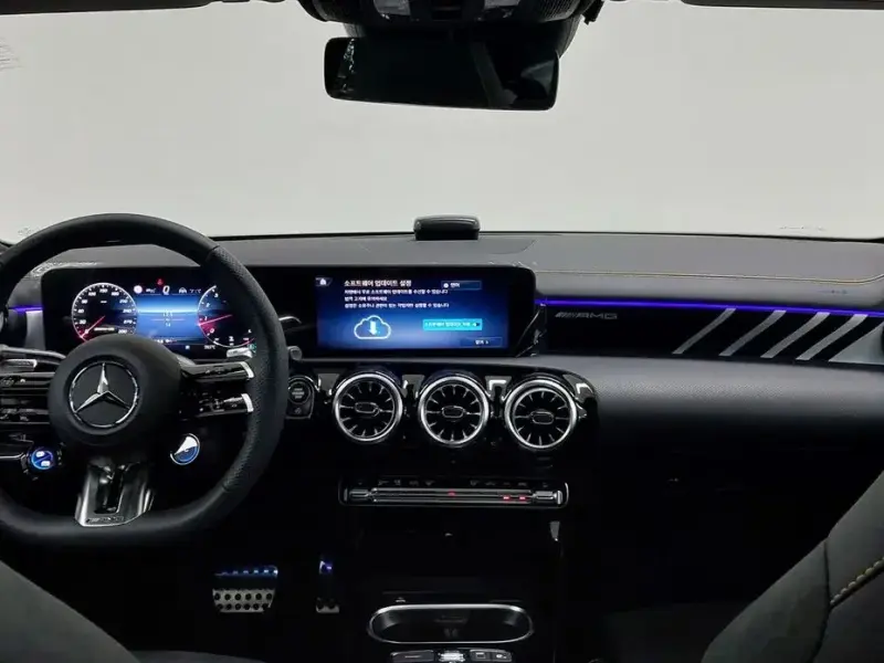 2025 Mercedes-Benz CLA с пробегом 15 км