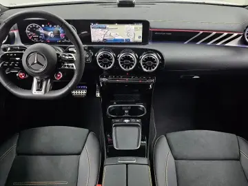 2025 Mercedes-Benz CLA с пробегом 2 585 км