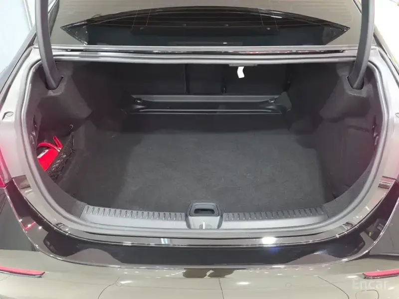 2025 Mercedes-Benz E-Класс с пробегом 18 588 км