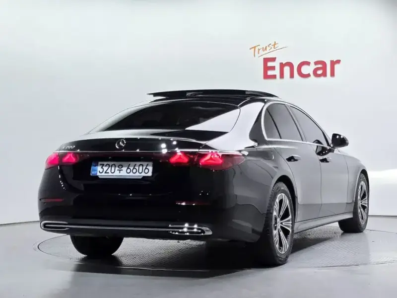 2025 Mercedes-Benz E-Класс с пробегом 3 858 км