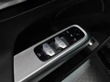 2025 Mercedes-Benz E-Класс с пробегом 3 858 км