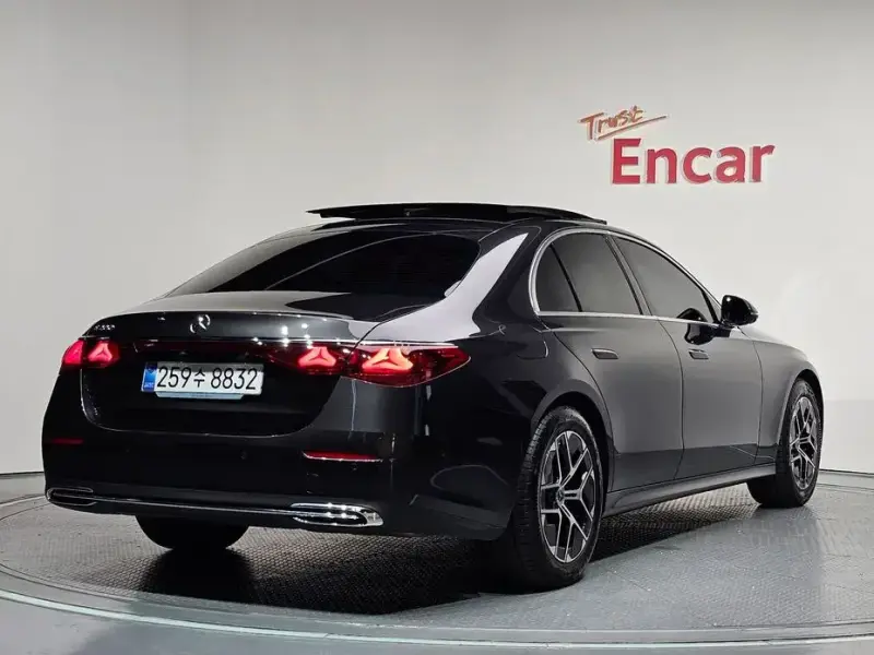 2025 Mercedes-Benz E-Класс с пробегом 24 543 км
