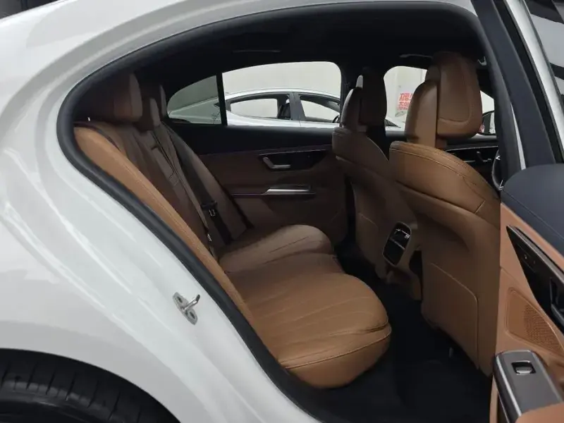 2026 Mercedes-Benz E-Класс с пробегом 7 672 км