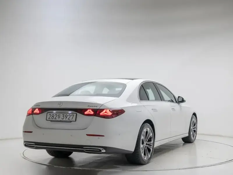2025 Mercedes-Benz E-Класс с пробегом 10 452 км