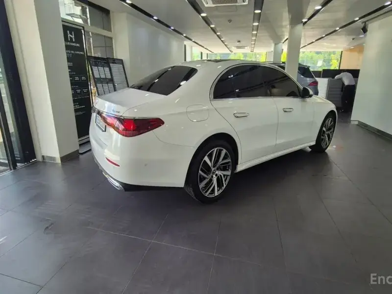 2024 Mercedes-Benz E-Класс с пробегом 19 122 км