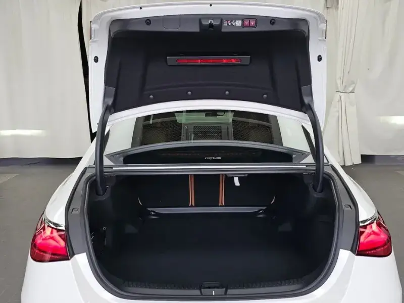 2025 Mercedes-Benz E-Класс с пробегом 6 083 км