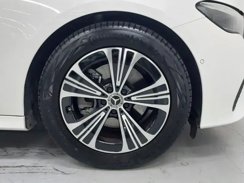 2025 Mercedes-Benz E-Класс с пробегом 10 148 км