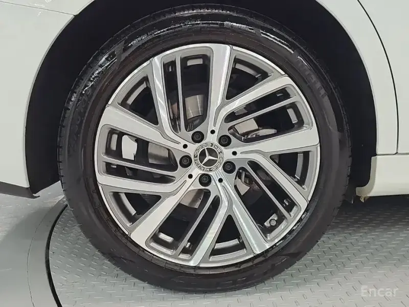 2024 Mercedes-Benz E-Класс с пробегом 13 211 км