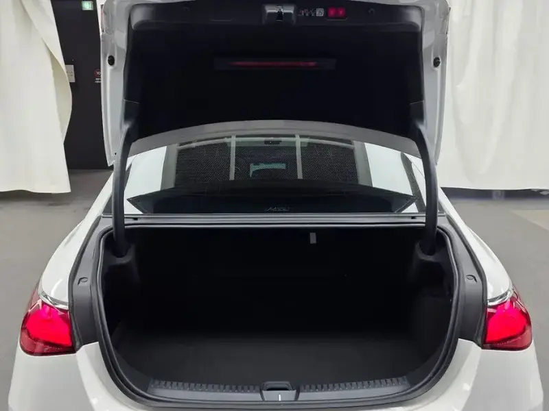 2025 Mercedes-Benz E-Класс с пробегом 10 508 км