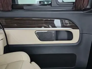2023 Mercedes-Benz V-Класс с пробегом 49 215 км
