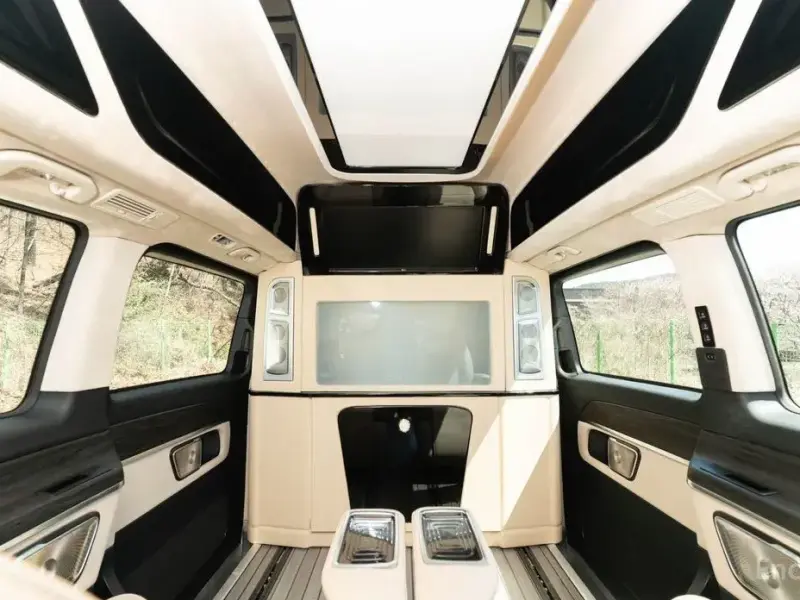 2025 Mercedes-Benz V-Класс с пробегом 28 км