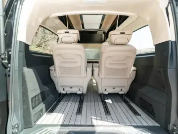 2025 Mercedes-Benz V-Класс с пробегом 28 км