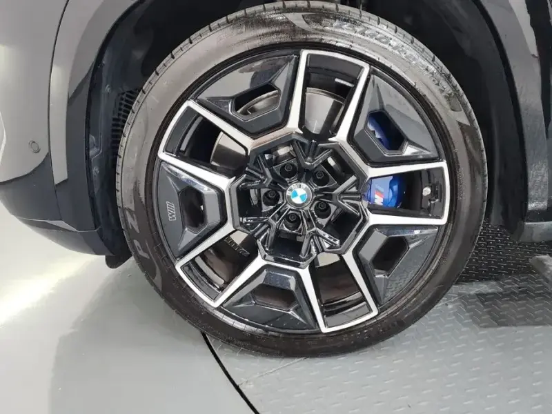 2025 BMW XM с пробегом 13 865 км