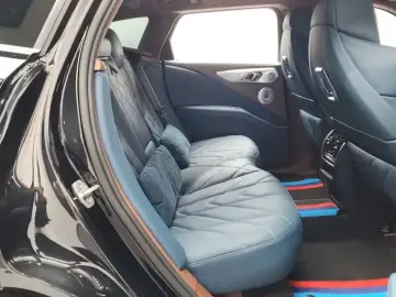 2025 BMW XM с пробегом 13 865 км