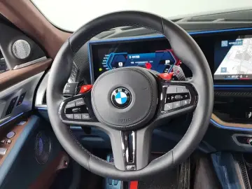 2025 BMW XM с пробегом 13 865 км