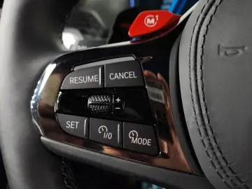 2025 BMW XM с пробегом 13 865 км