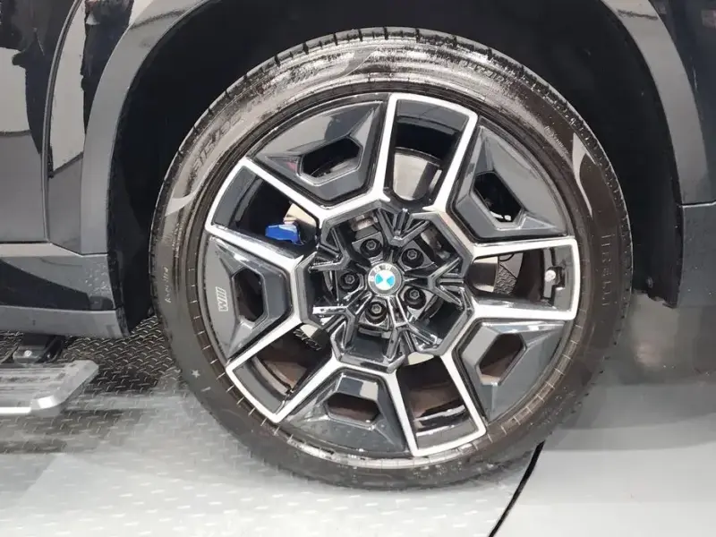 2025 BMW XM с пробегом 13 865 км