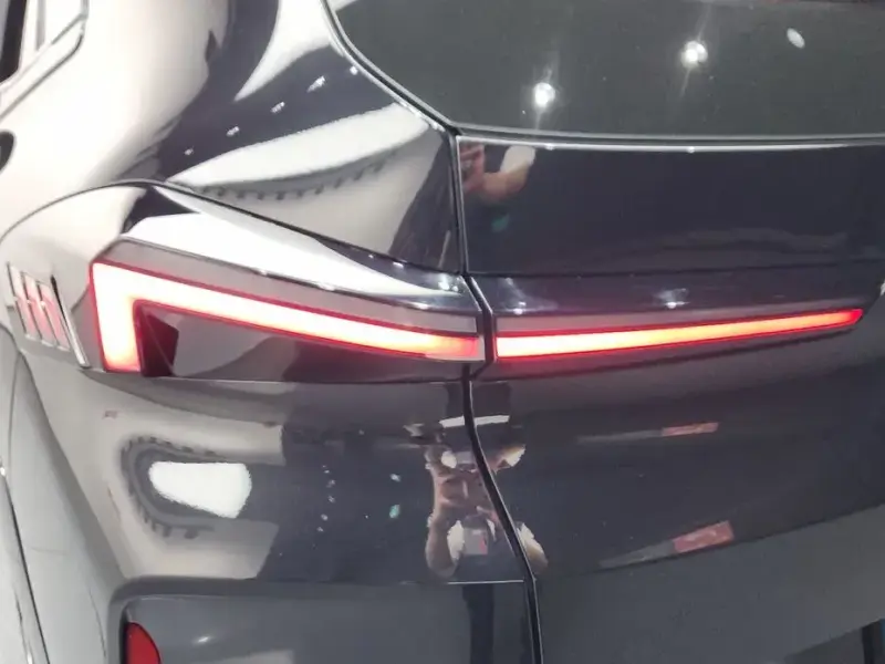 2025 BMW XM с пробегом 13 865 км