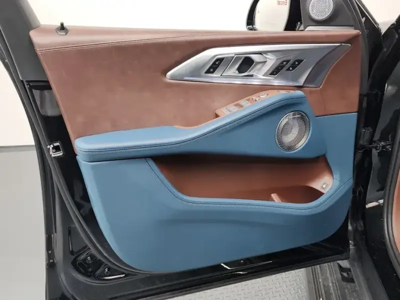 2025 BMW XM с пробегом 13 865 км