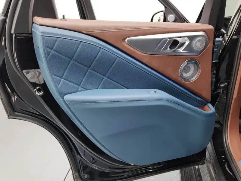 2025 BMW XM с пробегом 13 865 км