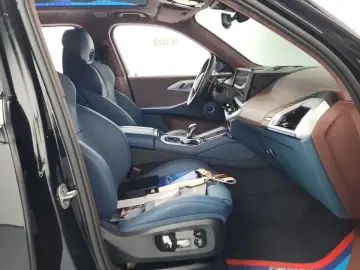 2025 BMW XM с пробегом 13 865 км