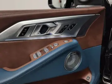 2025 BMW XM с пробегом 13 865 км