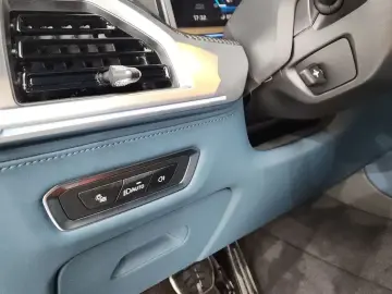 2025 BMW XM с пробегом 13 865 км
