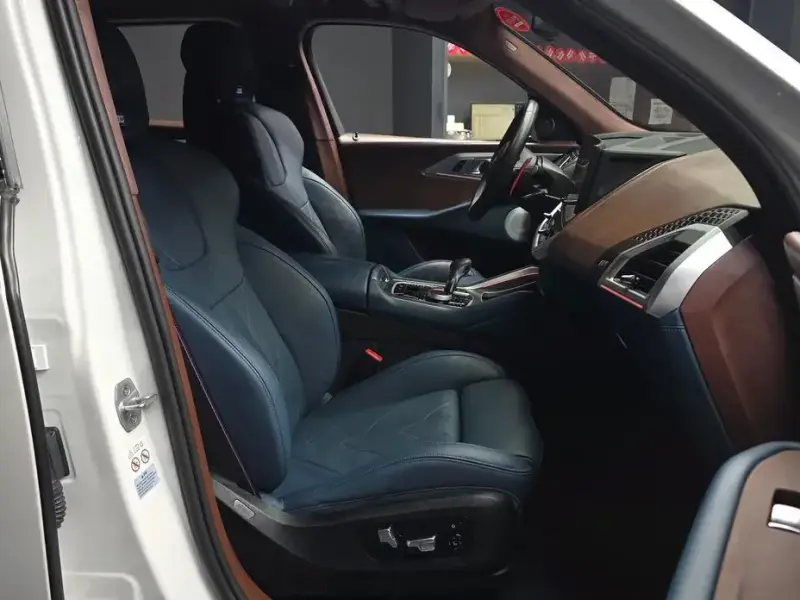 2023 BMW XM с пробегом 81 976 км