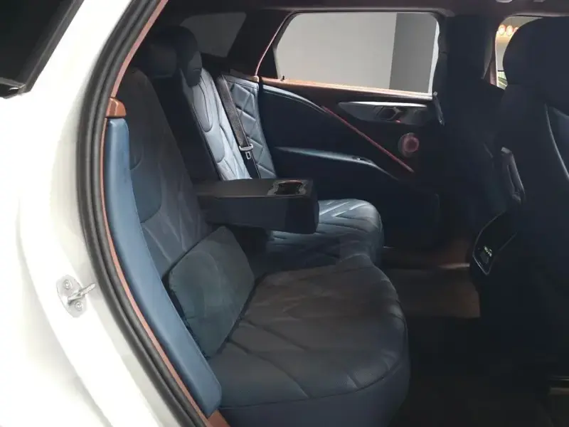 2023 BMW XM с пробегом 81 976 км