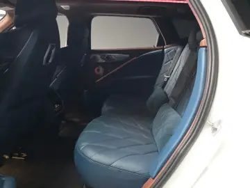2023 BMW XM с пробегом 81 976 км