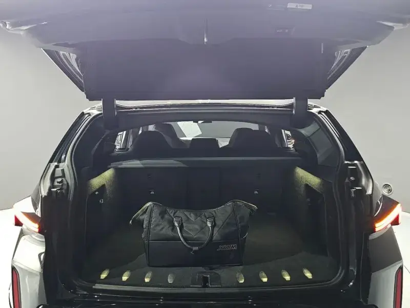 2023 BMW XM с пробегом 40 728 км