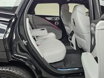 2025 BMW XM с пробегом 9 431 км