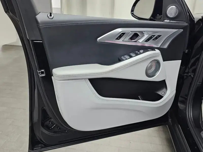 2025 BMW XM с пробегом 9 431 км