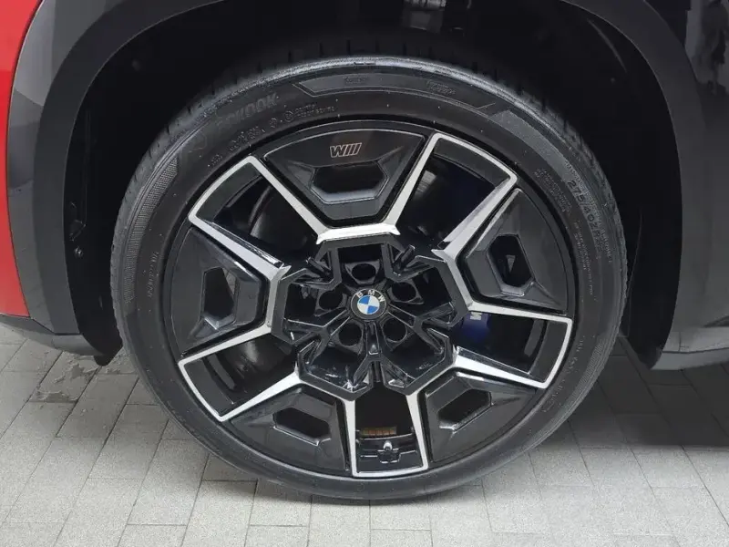 2023 BMW XM с пробегом 7 884 км