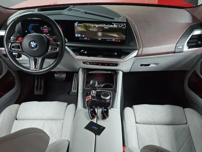 2023 BMW XM с пробегом 7 884 км
