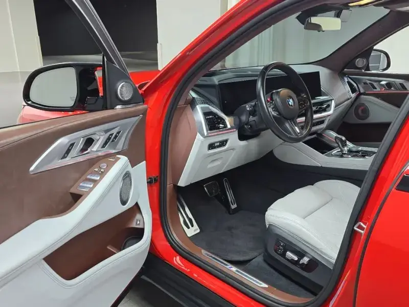 2023 BMW XM с пробегом 7 884 км